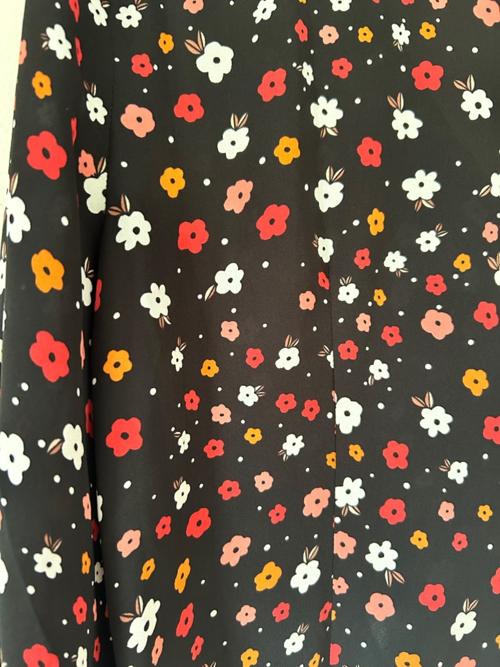 🎃CAbi Floral Print Top - Picture 5 of 12